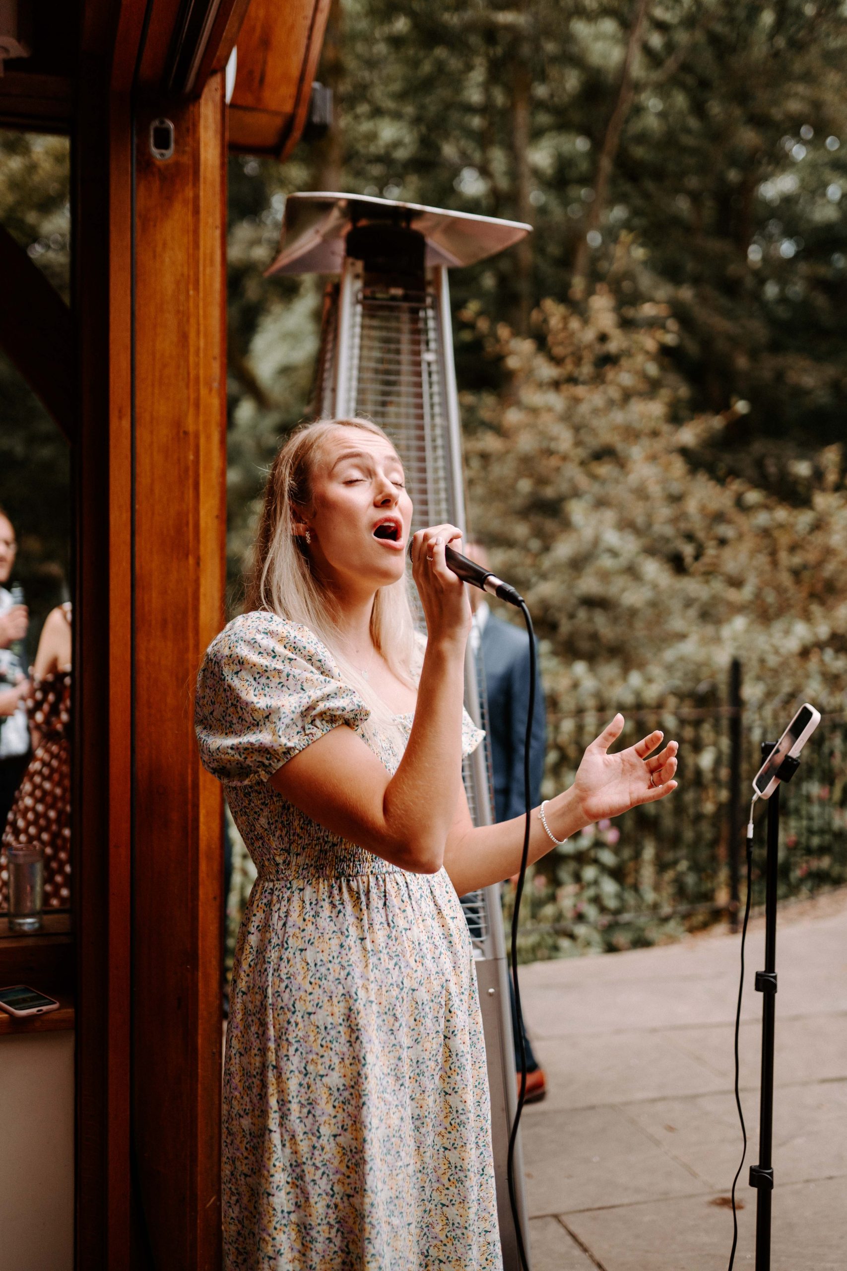 Singer at Woodman Inn Wedding